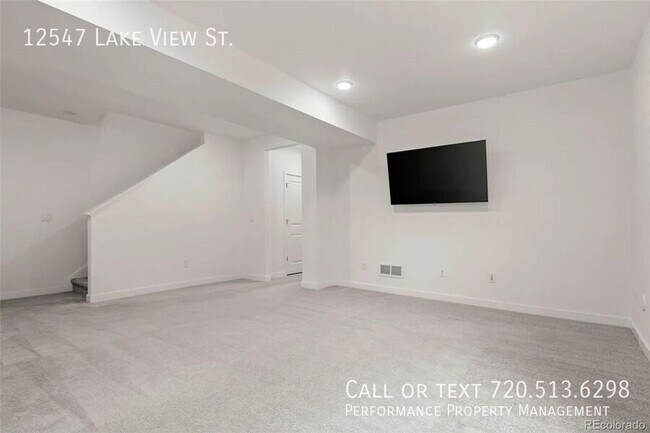 Building Photo - 12547 Lake View St