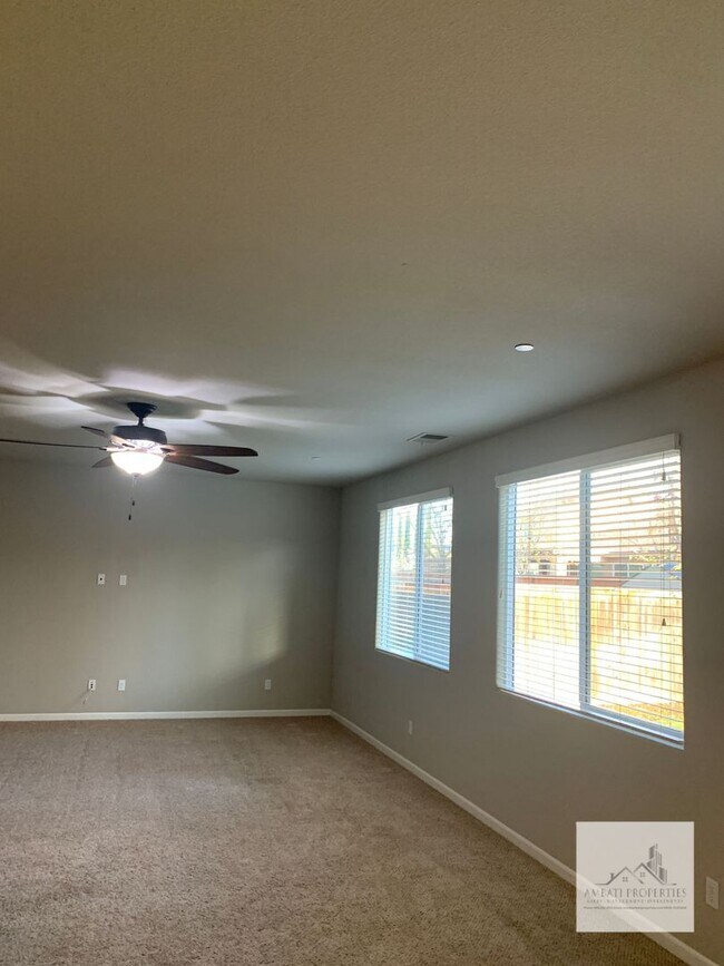 Building Photo - Spacious 4 Bedroom 3 Bath Home in Harlan R...