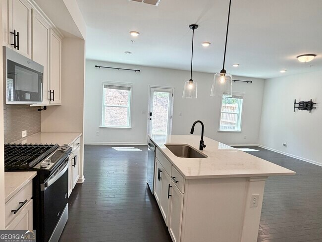 Building Photo - 716 Vallin St