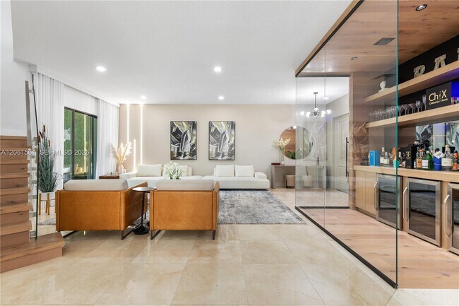 Building Photo - 9529 Eden Roc Ct