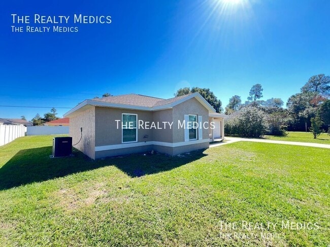 Building Photo - 15593 SW 48th Ave