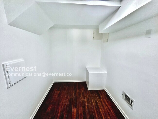 Building Photo - 1391 N Druid Hills Rd NE