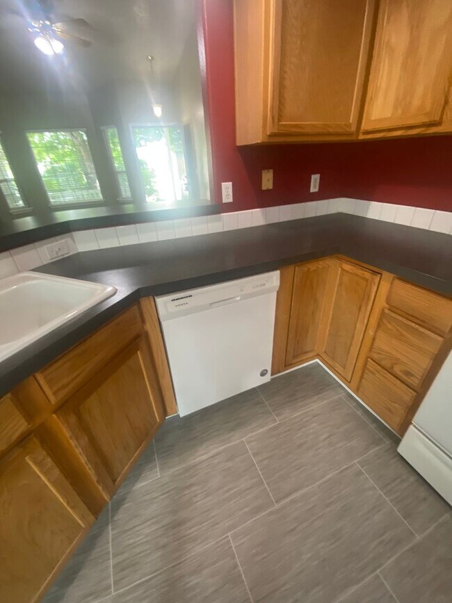 Building Photo - 3 Bed, 2 Bath,  Single Story, CUL-D-SAC Ho...