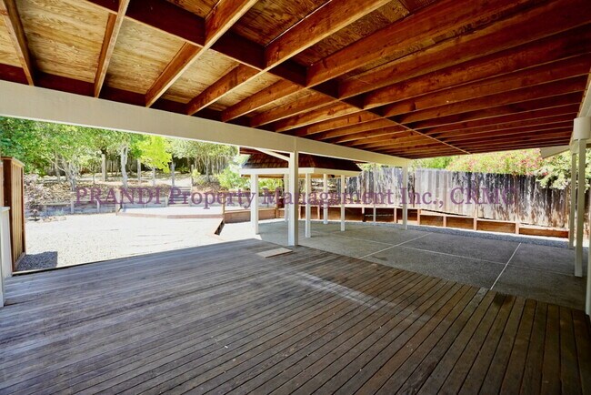 Building Photo - Completely Renovated Large Novato Home in ...