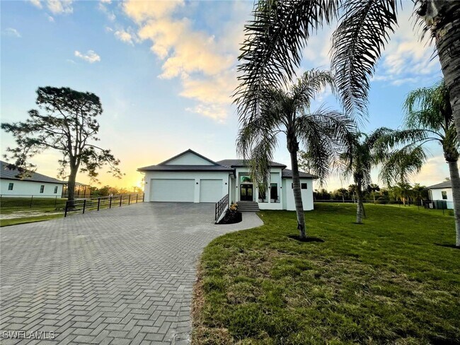 Building Photo - 687 23rd St SW