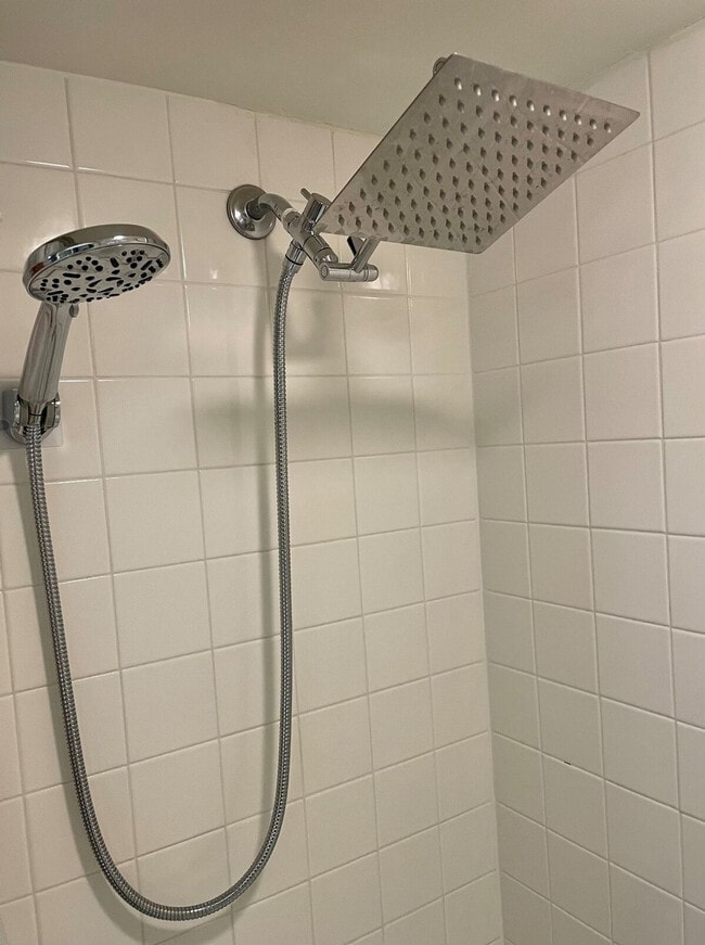 Building Photo - 1335 Summit Ave