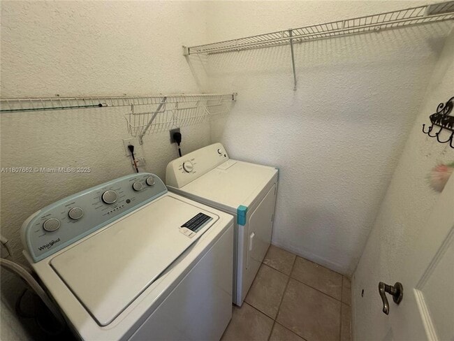 Building Photo - 12701 SW 49th Ct