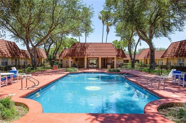 Primary Photo - 200 E Yuma Ave