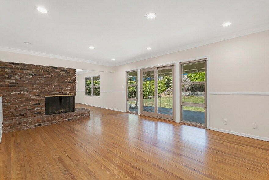 Building Photo - 4850 Excelente Dr