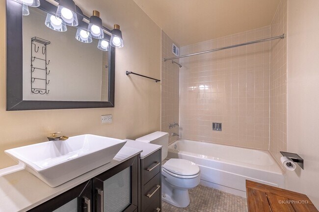 Building Photo - 6700 S South Shore Dr