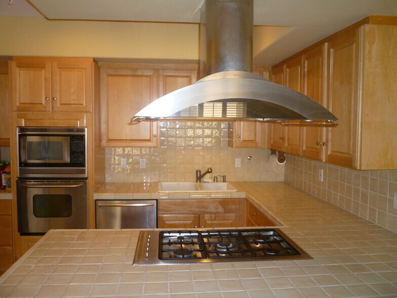Kitchen - 937 12th St