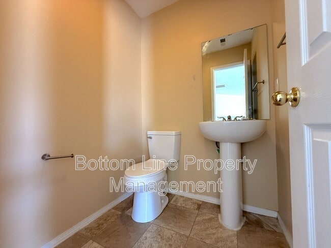 Building Photo - 8125 Rosberg Ln