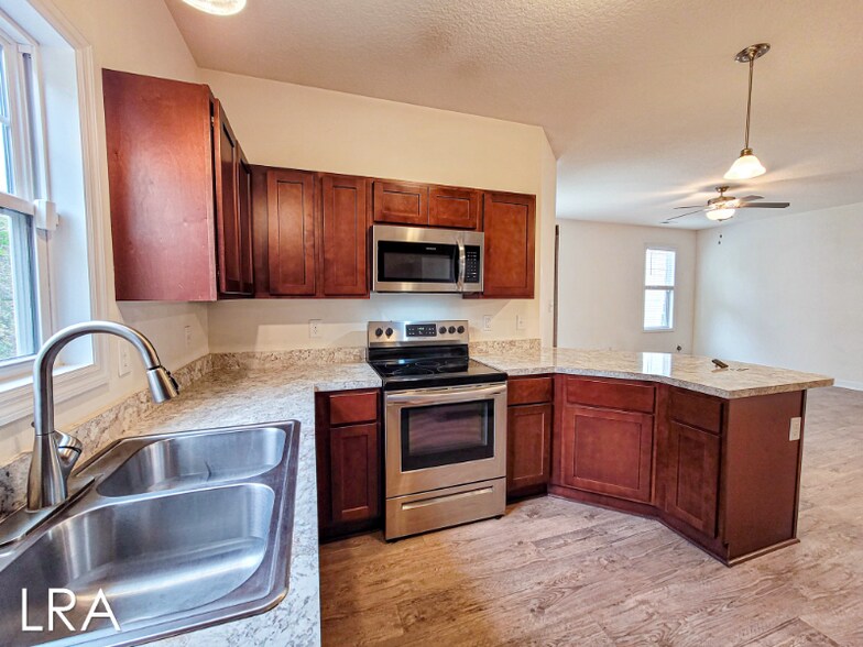 Building Photo - 520 Shallotte Ln