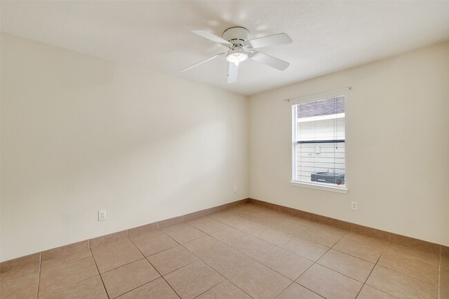 Building Photo - 19755 Cozy Cabbin Dr