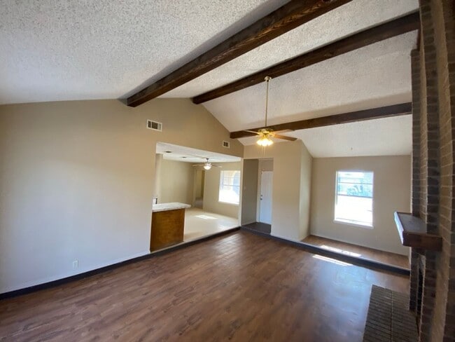 Building Photo - SPACIOUS & CUTE 2 bedroom 2 bath townhouse off Sunset Dr COMING SOON!