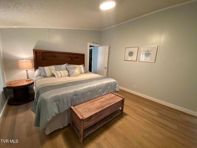 Building Photo - 21570 Alvarado Rd