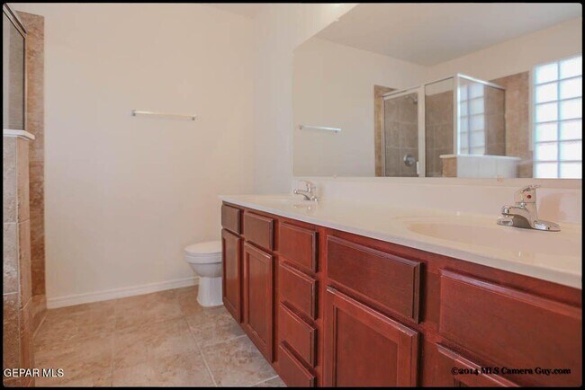 Building Photo - 1345 Fito Hernandez St