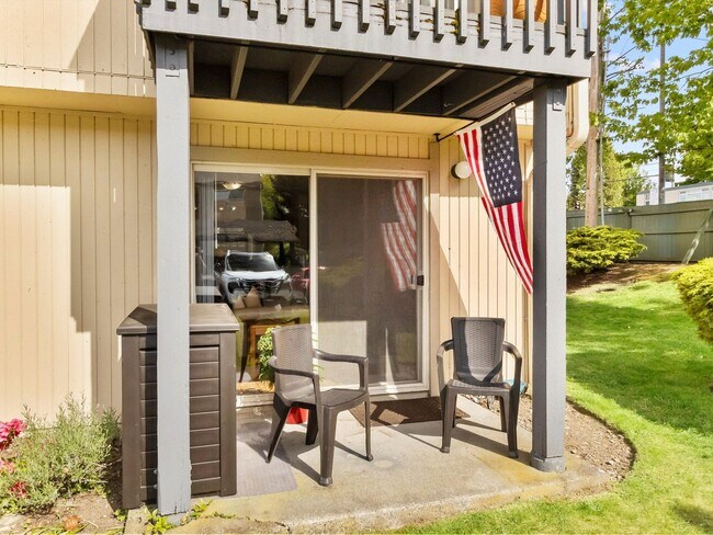 Building Photo - Great 1 Bedroom Condo in Federal Way! Beautiful Kitchen Finishes and Close to Light Rail!