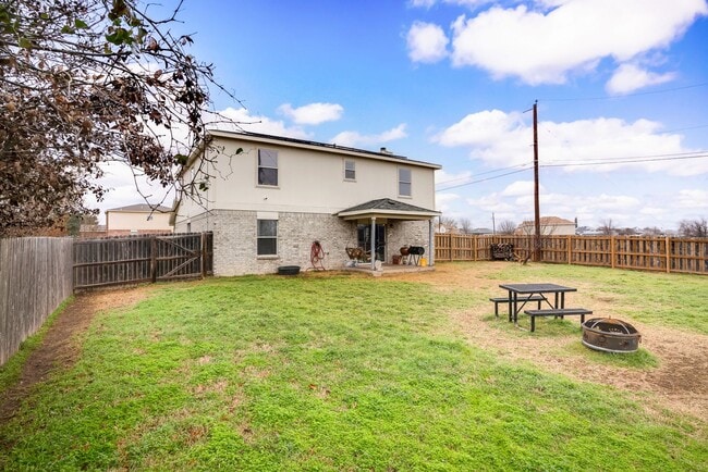Building Photo - 2500 Waterfall Dr