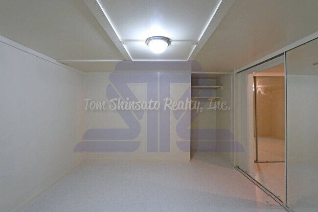 Building Photo - 1095