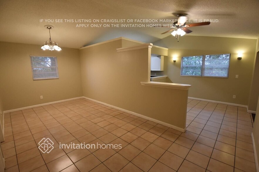 Building Photo - 2843 Bermuda Ave N