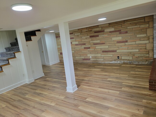 Building Photo - 109 Ray Ave