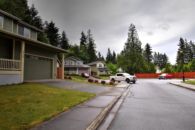 Building Photo - 6840 4th Ln SE