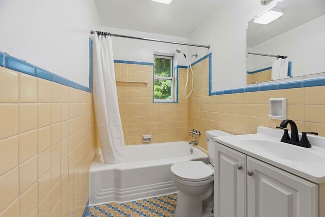 Building Photo - Delhi-Charming 2Bed 1 bath home