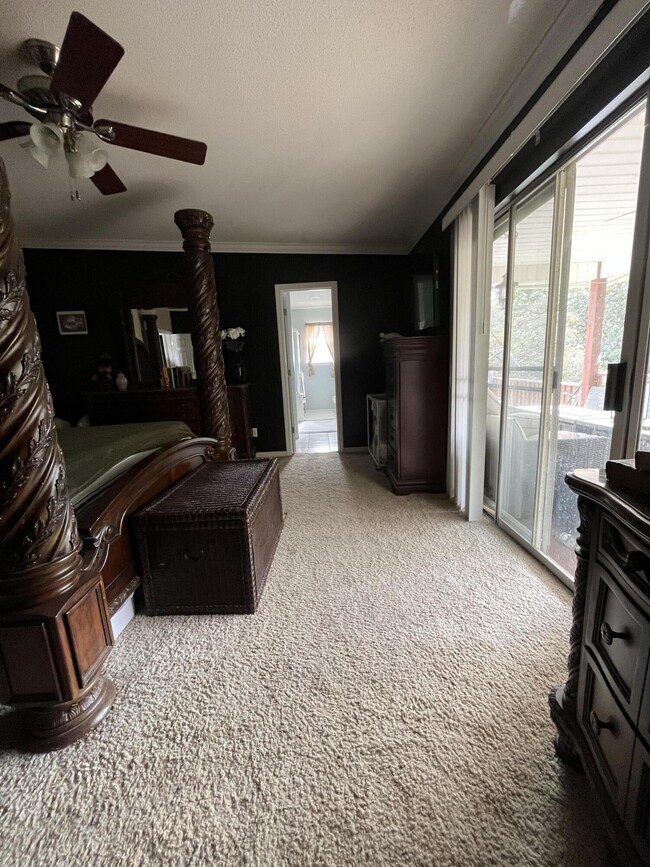 Building Photo - 1098 Forest Lake Terrace