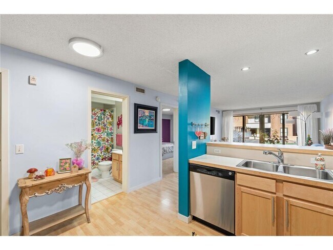 Building Photo - 48 Groveland Terrace