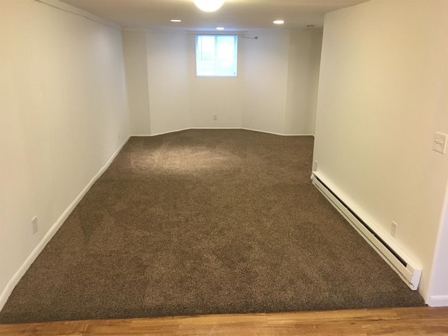 Building Photo - 1044 College St N