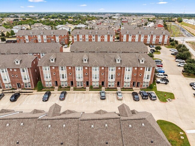 Building Photo - August 2026 Pre-Lease 4 bed Lakeridge - NO CARPET!