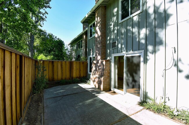 Building Photo - Remodeled townhouse with AC, Top Cupertino...