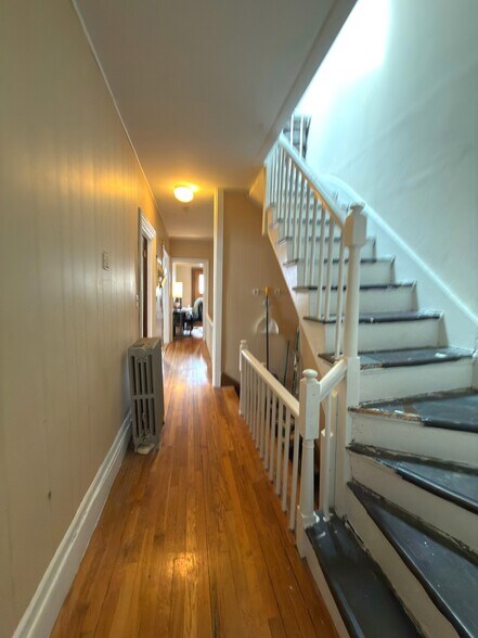 Building Photo - 19 Strathmore Rd