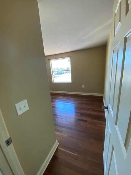 2nd floor bedroom 2 entry - 5344 Caldwell St