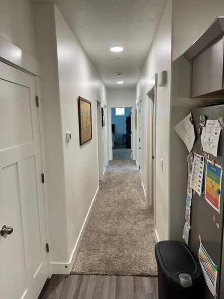 Building Photo - 1092 N Sawtooth Way