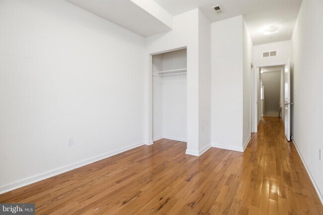 Building Photo - 1218 S 45th St