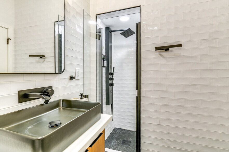 Building Photo - 3232 Divisadero St