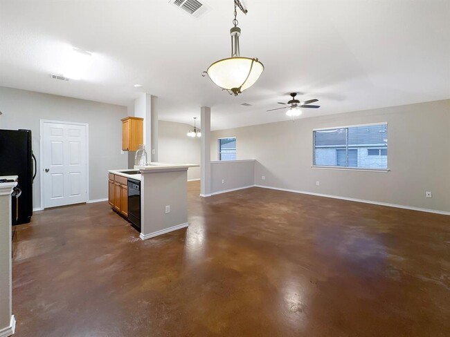Building Photo - 1010 Whitley Dr