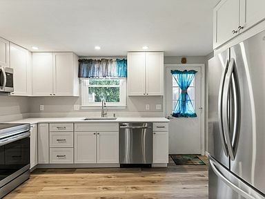 Building Photo - 11 Railroad Ave