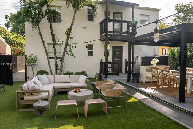 Building Photo - 509 NE 64th St