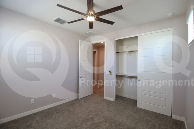 Building Photo - 678 N Bay Dr