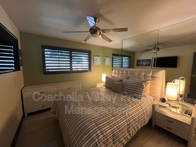 Building Photo - 2821 Los Felices Cir W