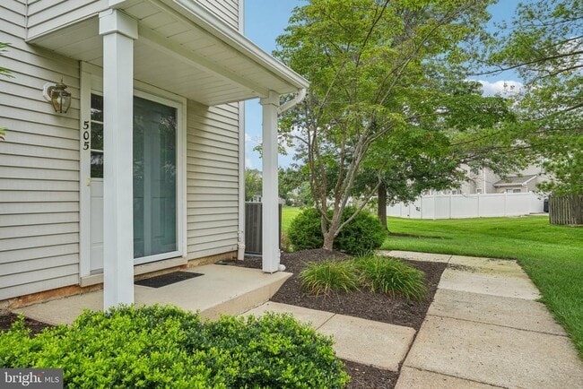 Building Photo - 505 Oliphant Ln