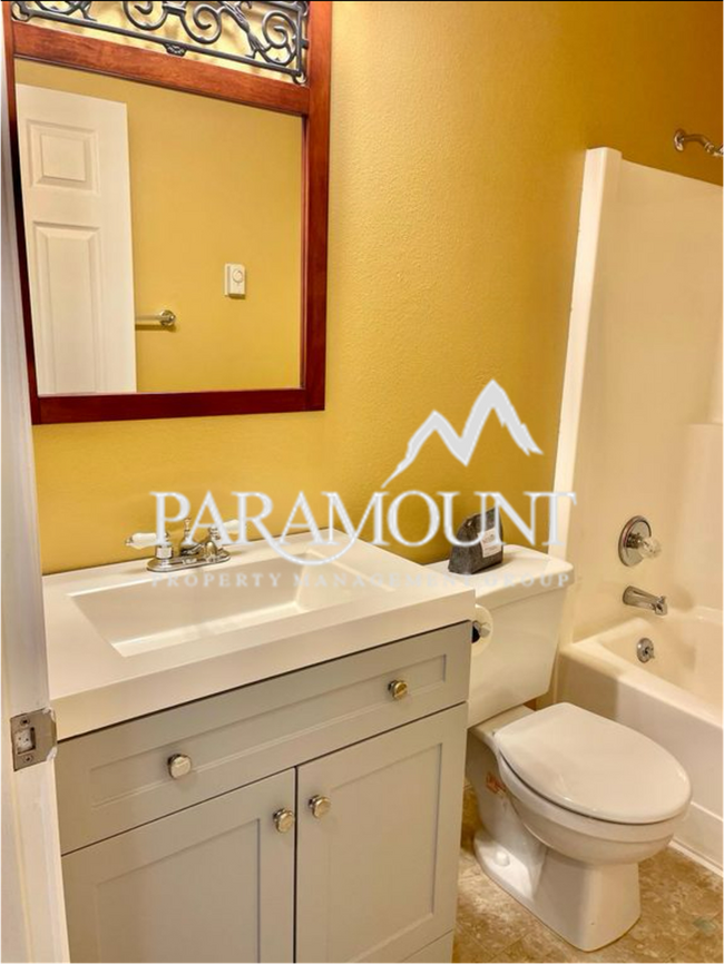 Building Photo - Charming 3-Bedroom Duplex Near Southworth ...