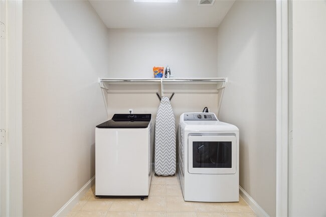 Building Photo - 9455 Fannin St