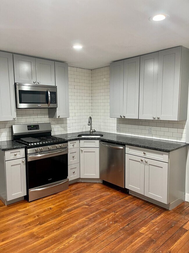 Building Photo - 117-119 Innis