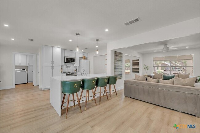 Building Photo - 513 Santa Clara Rd