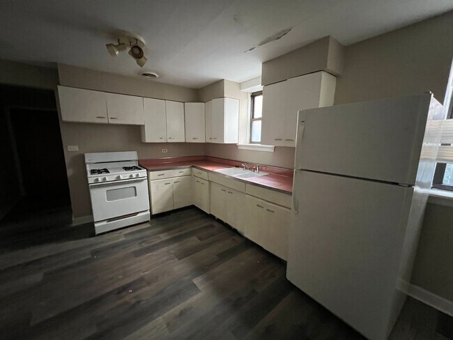 Building Photo - 5718 N Mozart St