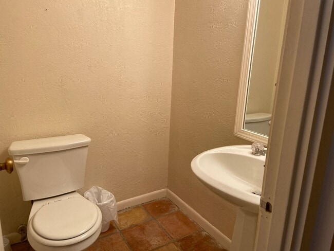 Building Photo - Spacious Riverhill Townhome